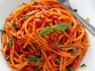 اسپاگتی گوجه و ریحان